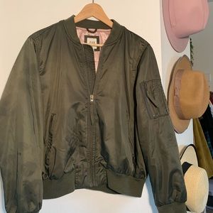 Gap army green bomber jacket with primaloft lining